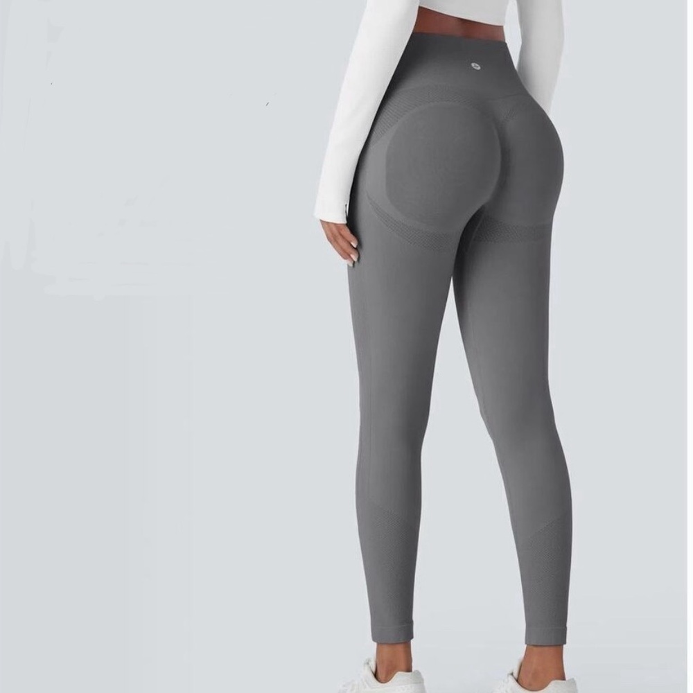Halara Seamless Flow High Waisted Butt Scrunch Legging